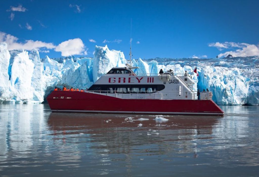 turismo-lago-grey-torres-del-paine-04-768x512-1